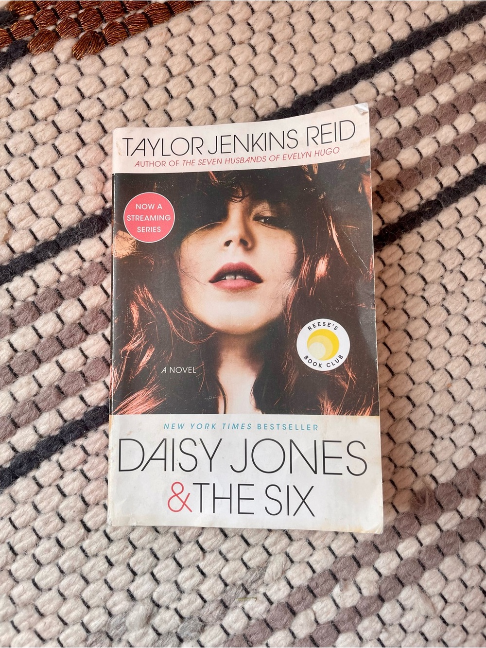 Daisy Jones & The Six - Paperback